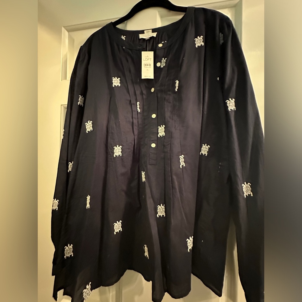 LOFT women's long sleeved navy top
